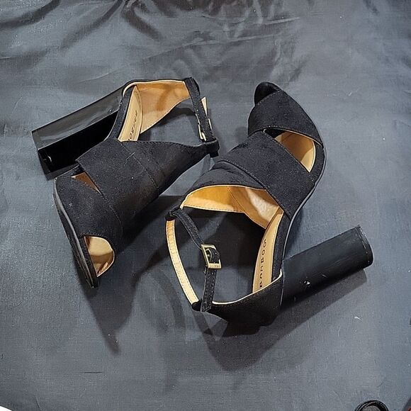 BAMBOO BLOCK HEEL ROUND TOE ADJUSTABLE BUCKLE CLOSURE SANDAL - Picture 11 of 14